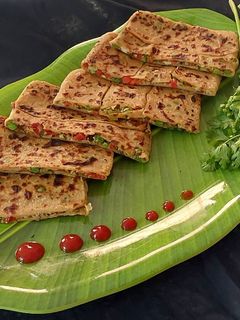 વેજ મેયો સ્ટફ પરોઠા (Veg Mayo Stuffed Paratha Recipe In Gujarati) રેસીપી મુખ્ય ફોટો