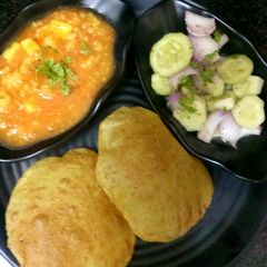 A picture of Matar poori.
