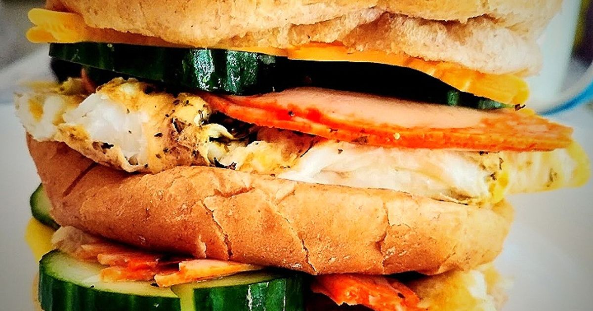 Huge Salami Egg Burger Recipe by Rajput Amita Singh - Cookpad