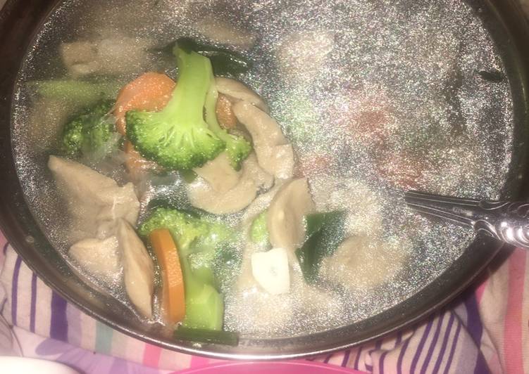Resep Sop bening brokoli wortel bakso🥦🥕🍲 Lezat