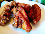 Chicharrón de costilla de cerdo con piel