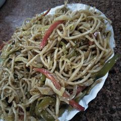A picture of Veg hakka noddles.