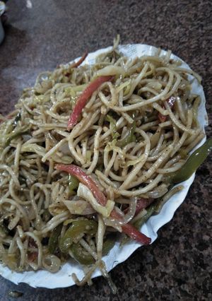 A picture of Veg hakka noddles.