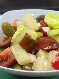 Una foto de Ensalada de encurtidos con espárragos