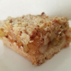A picture of Almond pear shortbread bars.
