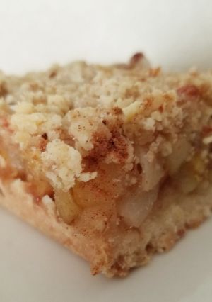 A picture of Almond pear shortbread bars.