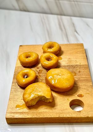 Hình của món Donut nhúng caramel.