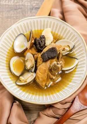 【老菜脯蒜香百合雞湯】白露節氣燉湯，滋潤安神營養高 的食譜成品照片