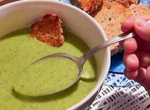 Brokkolikrémleves recept fotója