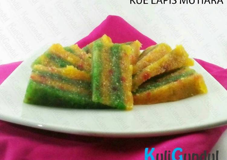 Proses mengolah Kue Lapis Mutiara yang enak