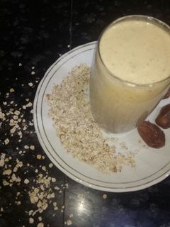 ओट्स स्मूदी (Oats smoothie recipe in hindi) रेसिपी मुख्य फोटो