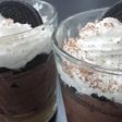 Postre fácil con dulce de leche, crema, mousse y oreos😉