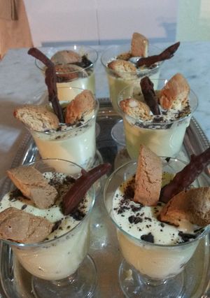 Foto di Tiramisù con cantuccini, vin santo, e scaglie di cioccolato fondente