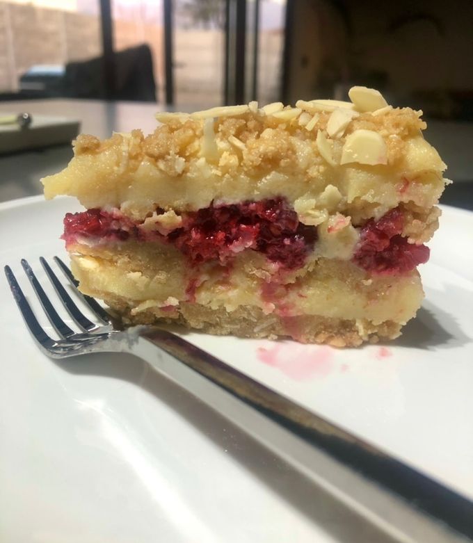 Torta Caluga Frambuesa Y Almendra Receta de Zoe Contreras- Cookpad