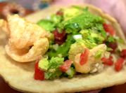 Una foto de chicharrón con jitomate