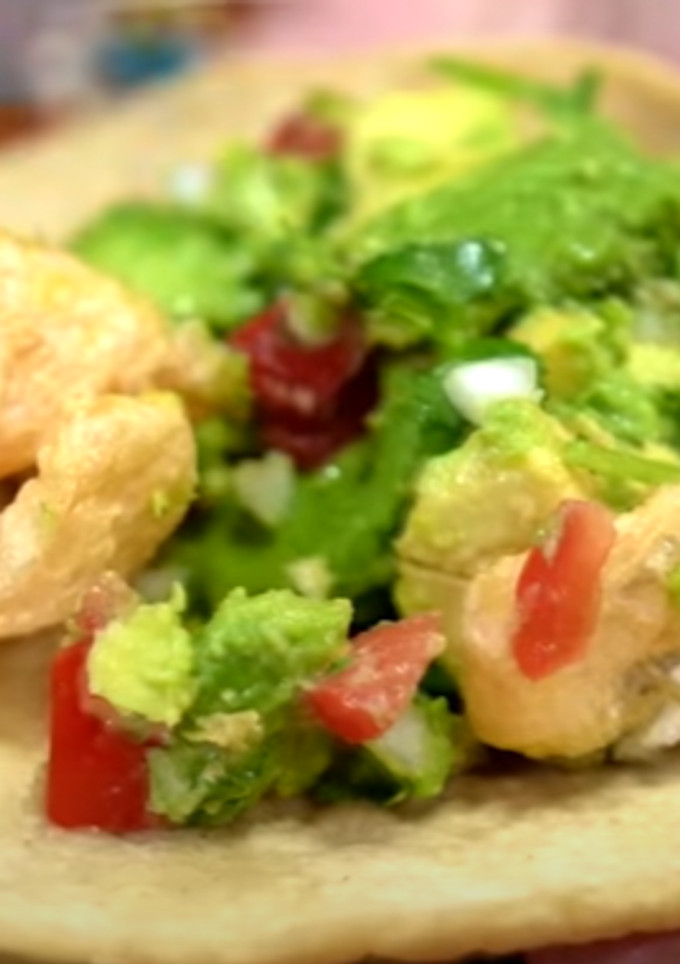 Una foto de Guacamole con Chicharrón