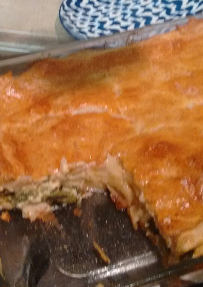 Una foto de Pay de rajas de chile Poblano y queso Adobera del tianguis