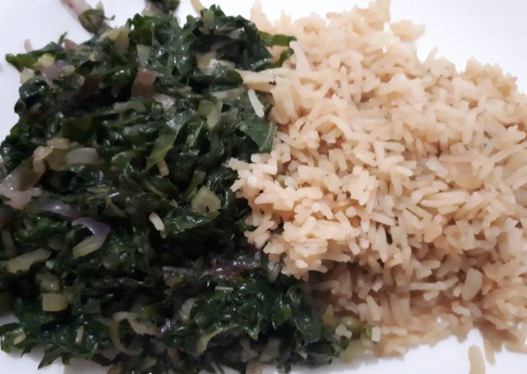 How to Prepare Homemade Rice served with spinach