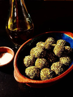 Una foto de Bolitas de Labneh y zaatar (Keto)