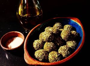 Una foto de Bolitas de Labneh y zaatar (Keto)