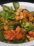 Ensalada de garbanzos con atún y canónigos
