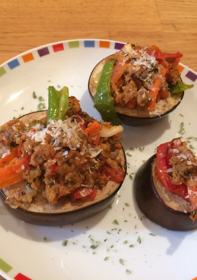 Una foto de Redondos de berenjena rellenos