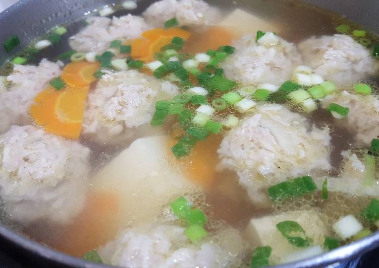 Bagaimana Membuat Sup Bakso Enoki + Tahu Jepang yang Menggugah Selera