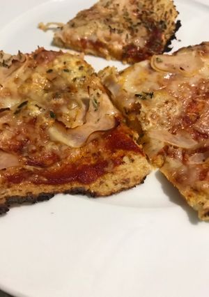 Foto principal de Pizza con base de coliflor