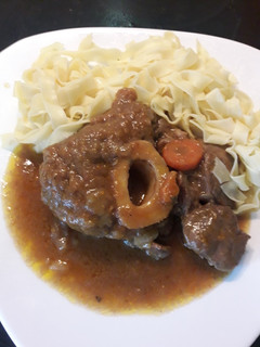 Una foto de Osobuco con pasta fresca