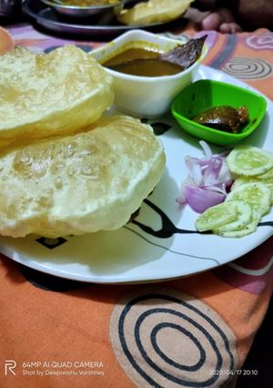 A picture of Chole bhature.