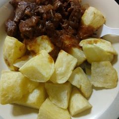 A picture of Wet fried beef and fried potatoes.