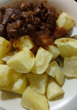A picture of Wet fried beef and fried potatoes.