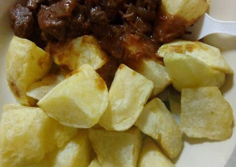 Wet fried beef and fried potatoes