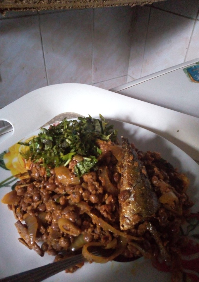 A picture of Local beans (Fio fio in igbo language).