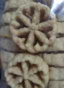 Kembang goyang rasa gurih