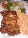Milanesa de pierna y muslo de pollo con vegetales al vapor