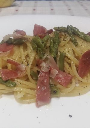 Foto di Linguine con Asparagi Selvatici e Speck Affumicato