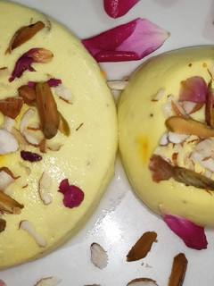 स्टीम कर्ड पुडिंग (steam curd pudding recipe in Hindi) रेसिपी मुख्य फोटो