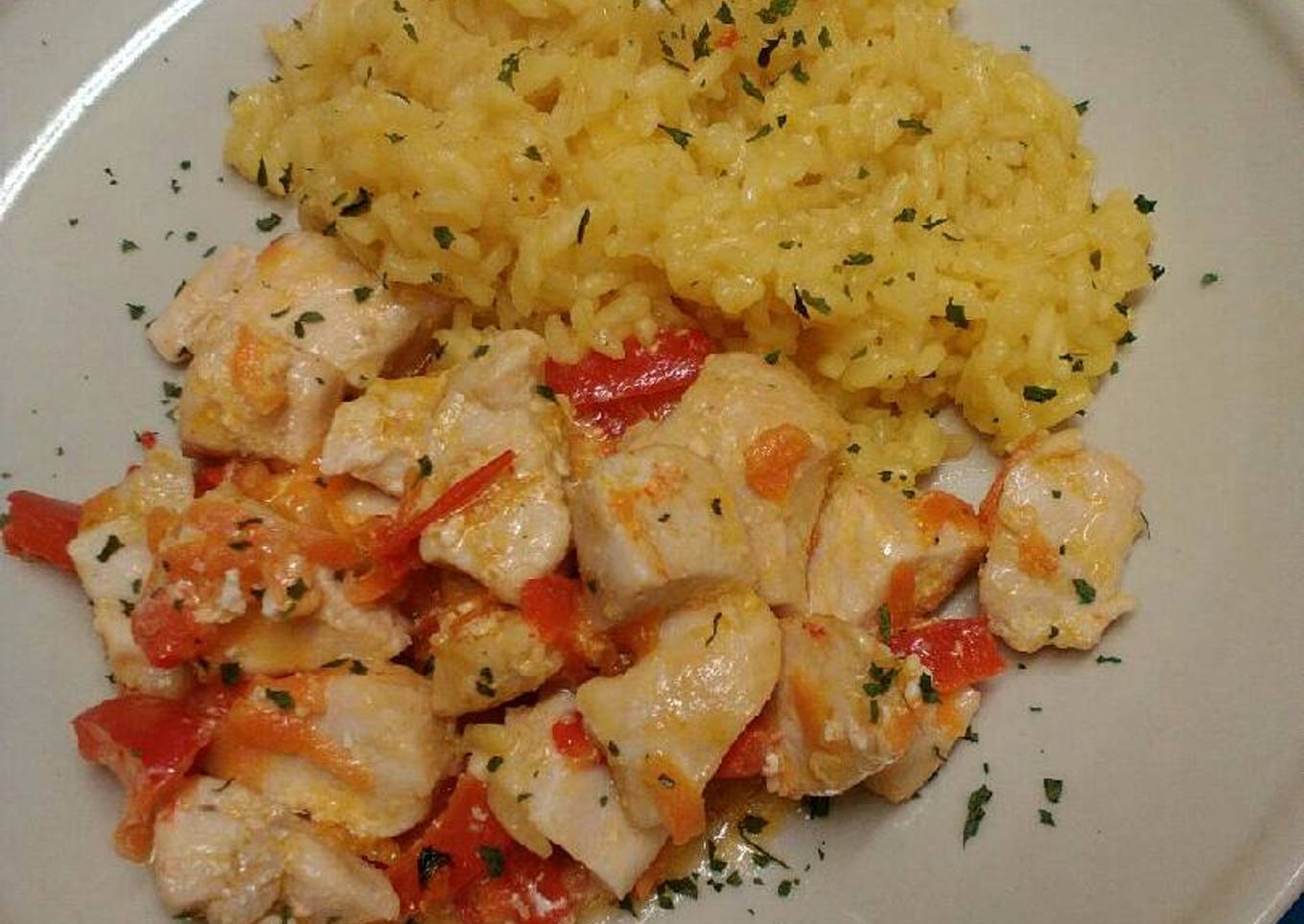 Pechugas de pollo con arroz a la cúrcuma