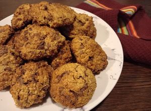 Una foto de Galletas de avena y palta 🥑 con chips de chocolate