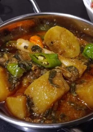 A picture of Methi Aloo goasht.