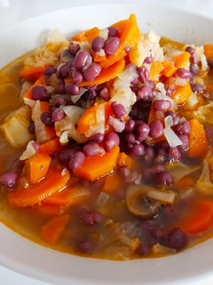 Una foto de Potaje de azukis con verduras
