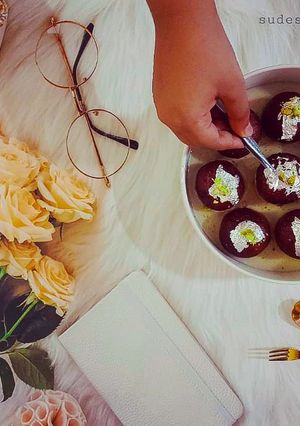 A picture of Gulab Jamun.