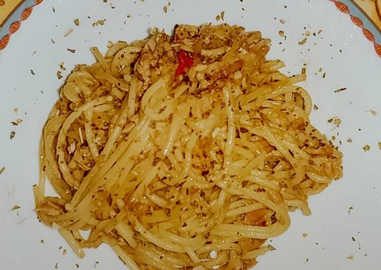 Cara Gampang Membuat Spaghetti Tuna Aglio Olio, Enak Banget