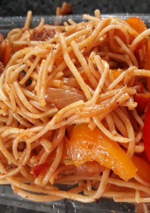 A picture of Spagetti jollof.