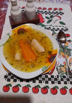 O poză a rețetei Supă de găină cu sfregele.