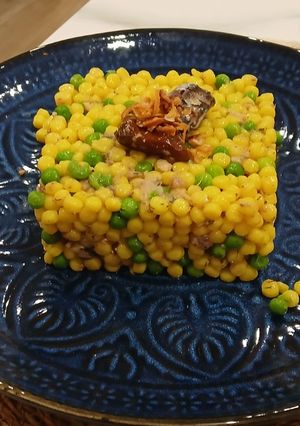 Una foto de Cocina de subsistencia: Cuscús Libanés con Sardinas en aceite y Guisantes de lata