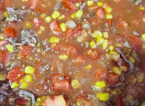Una foto de Tomaticán Casero con Carne Molida y Choclo