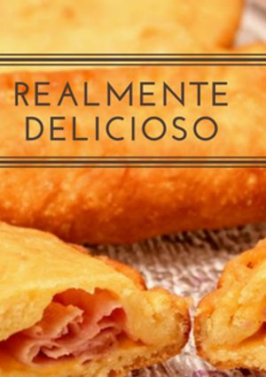 Una foto de Pastelitos de harina con jamón y queso cheddar
