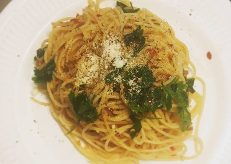 Spagetti Aglio Olio Parsley (vegan)